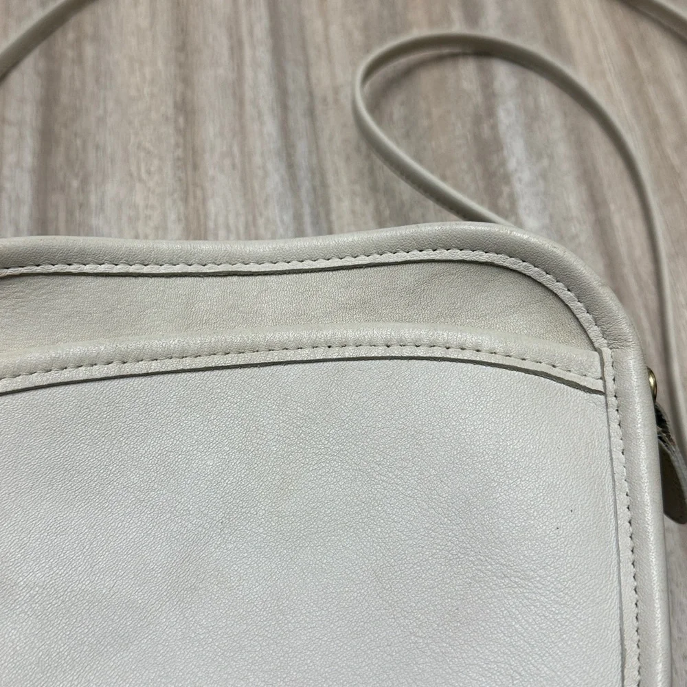 Coach Vintage 90’s Mini Hadley Bag in White Leather #0026-304 Shoulder/Crossbody - Picture 6 of 16